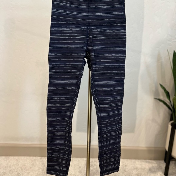 Lululemon High Times | Size 4 | Stripes | High Rise | GREAT Condition - Picture 5 of 5